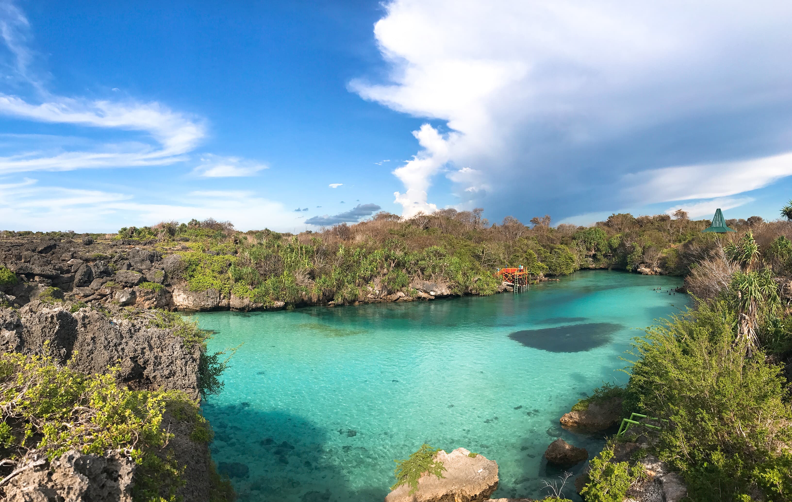 Waikuri Lagoon viewpoint over the turquoise water